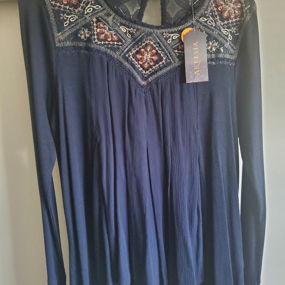 Artesia womens top size large